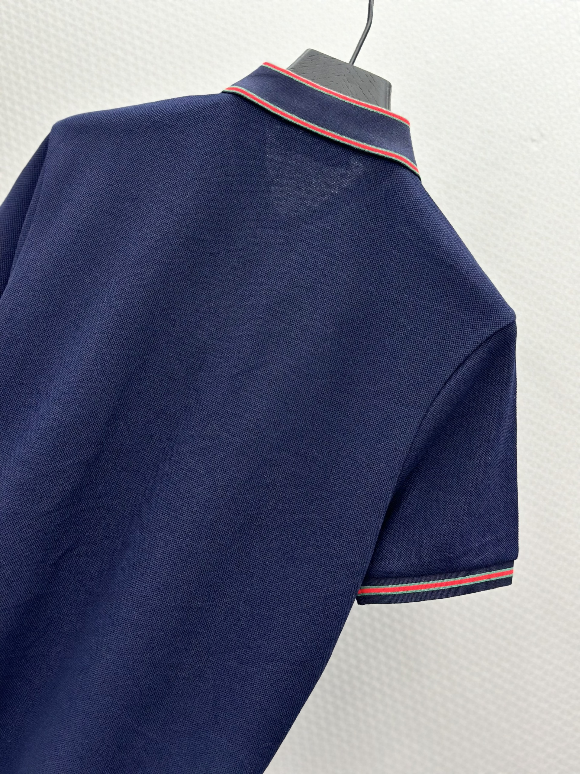 Áo polo Gucci GC logo cổ kẻ viền Đỏ Like Auth 1-1 on web VTN